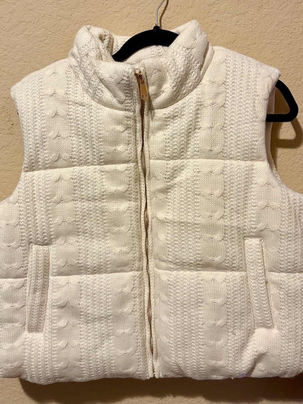 Francesca's Collections Cream Quilted Cable-Knit Puffer Vest